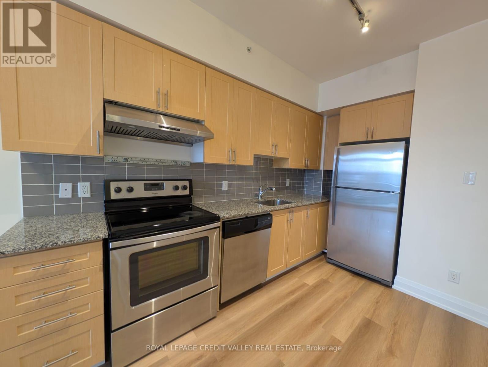 












409 - 75 NORTH PARK ROAD

,
Vaughan,




Ontario
L4J0H8


