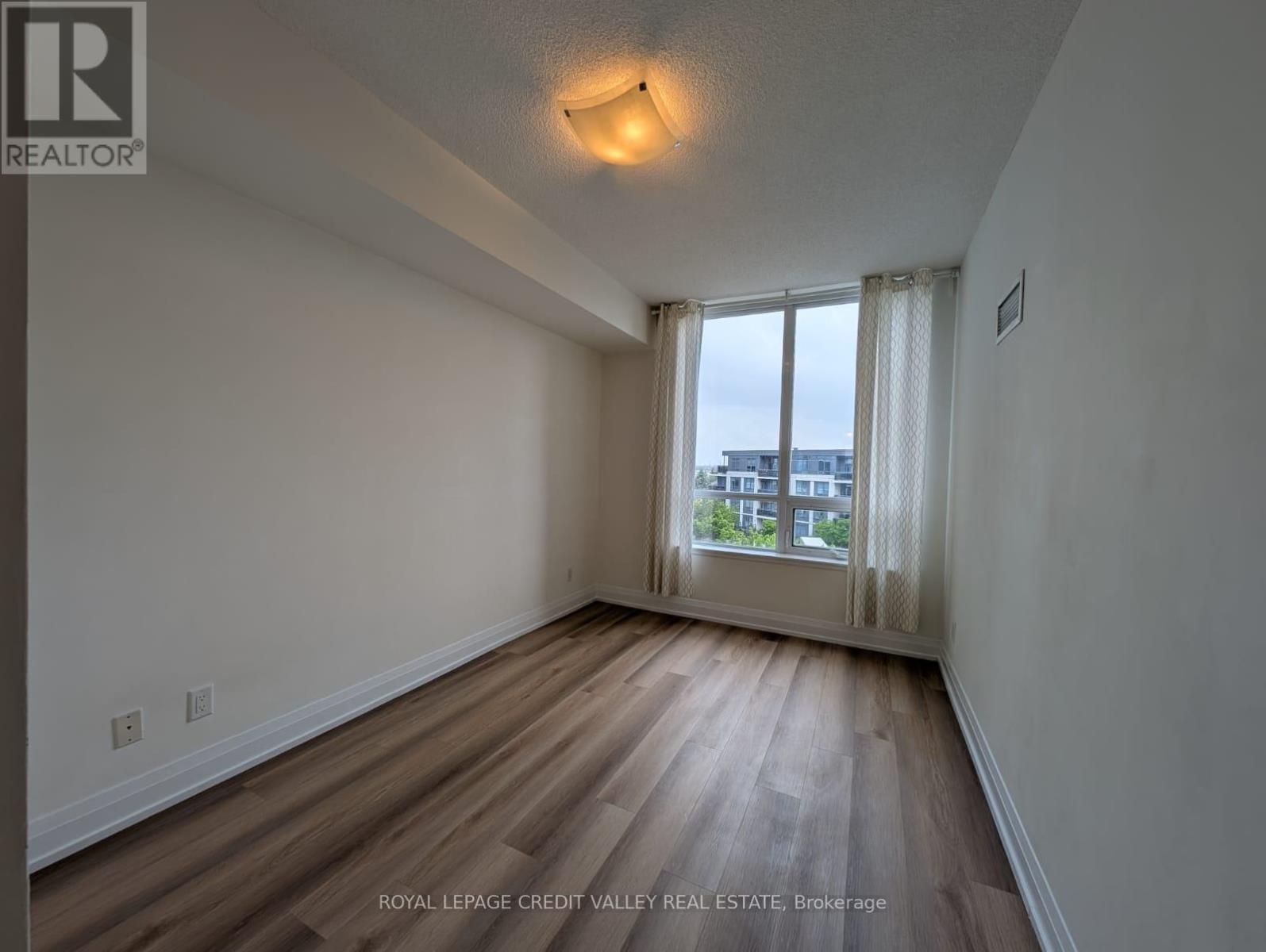 












409 - 75 NORTH PARK ROAD

,
Vaughan,




Ontario
L4J0H8

