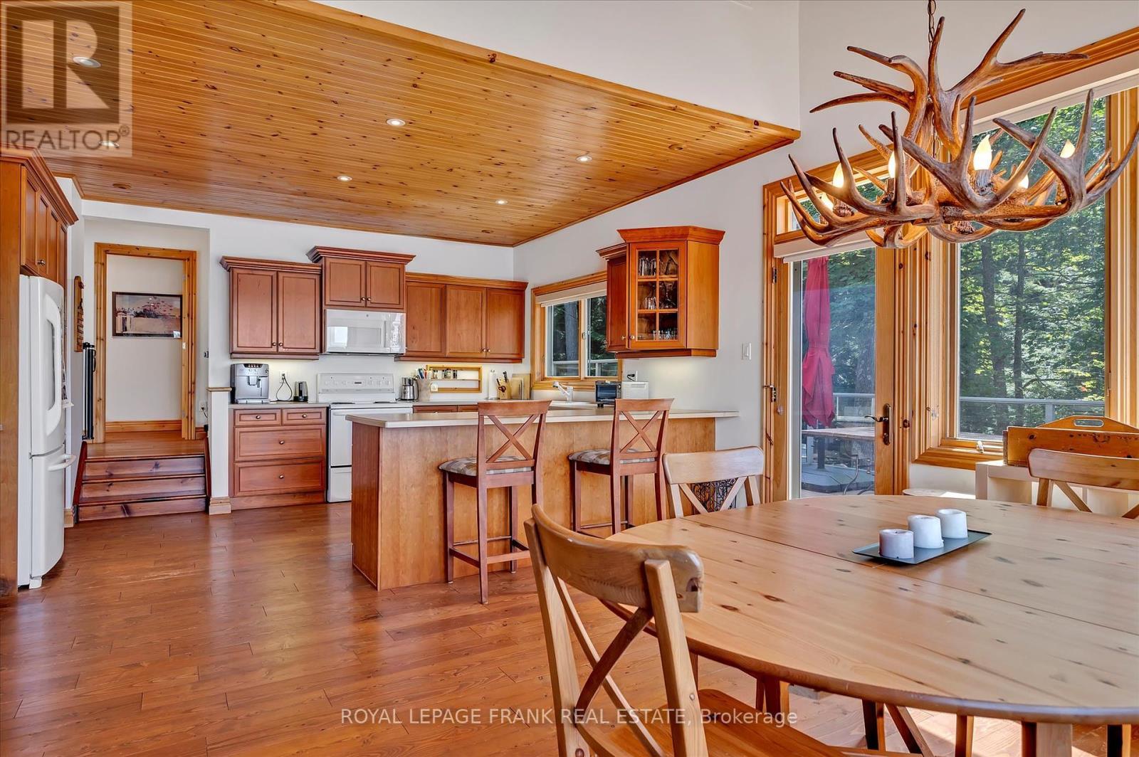 












484 JUNIPER ISLAND

,
Douro-Dummer,




Ontario
K0L2C0

