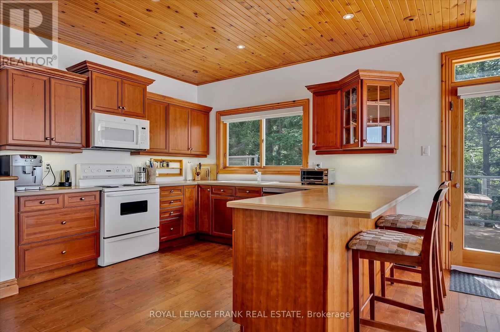 












484 JUNIPER ISLAND

,
Douro-Dummer,




Ontario
K0L2C0

