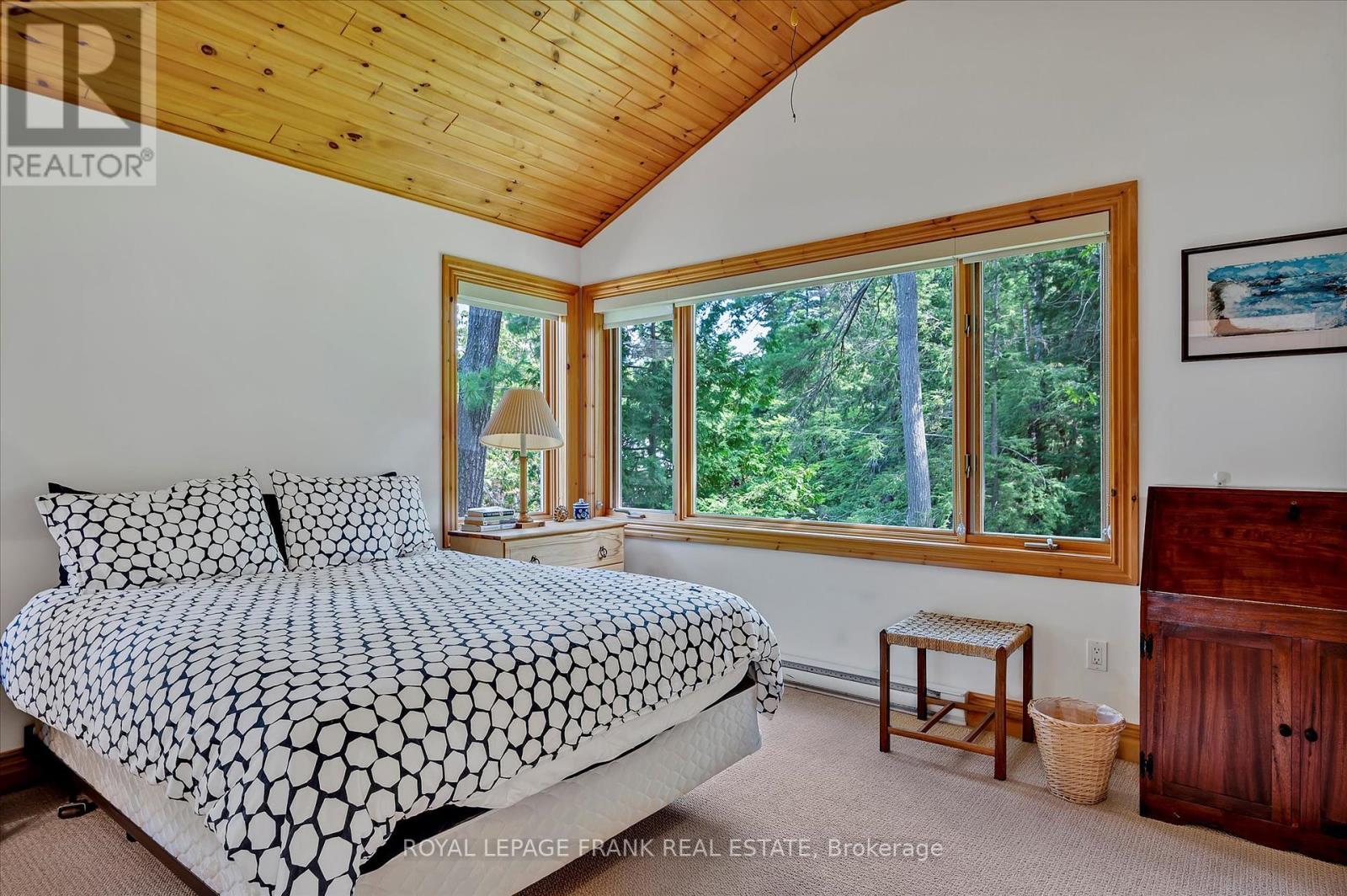












484 JUNIPER ISLAND

,
Douro-Dummer,




Ontario
K0L2C0

