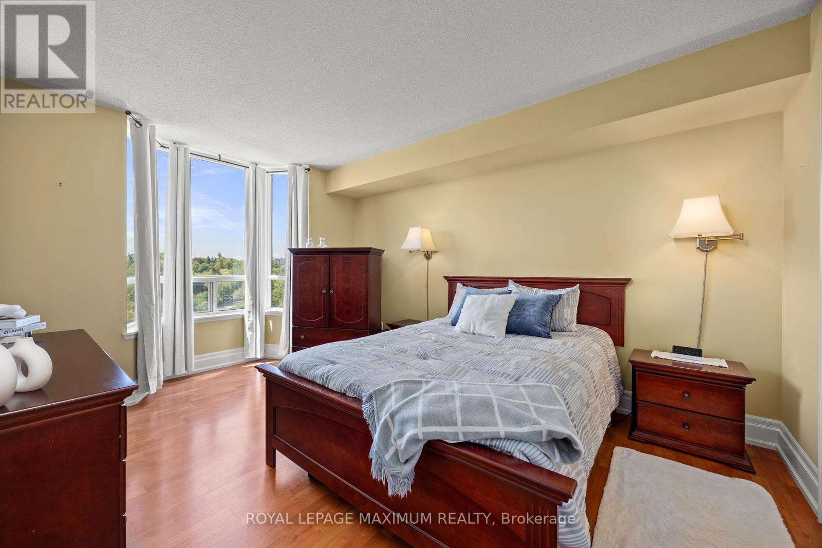 












807 - 2088 LAWRENCE AVENUE W

,
Toronto,




Ontario
M9N2Z9

