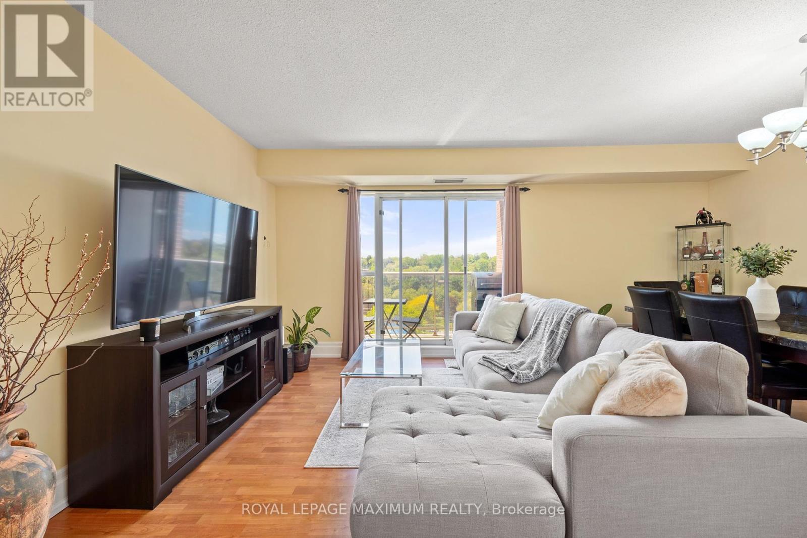 












807 - 2088 LAWRENCE AVENUE W

,
Toronto,




Ontario
M9N2Z9

