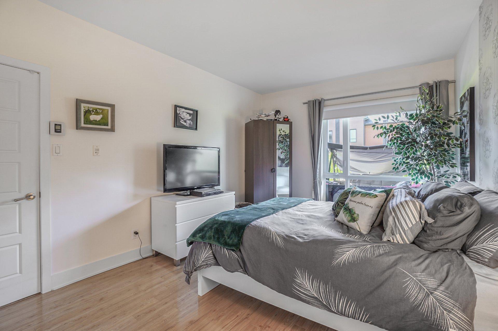 









1005


Rue des Francs-Bourgeois

, 111,
Boisbriand,




QC
J7H0H6

