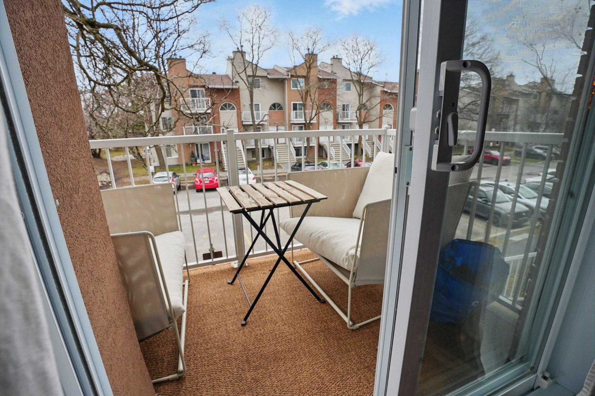 









409


Boul. St-Raymond

,
Gatineau (Hull),




QC
J9A1X3

