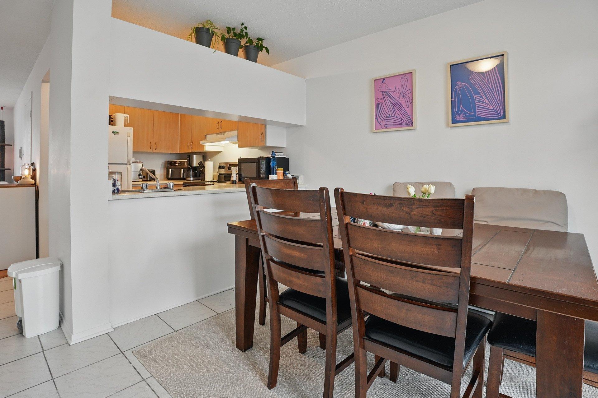 









409


Boul. St-Raymond

,
Gatineau (Hull),




QC
J9A1X3


