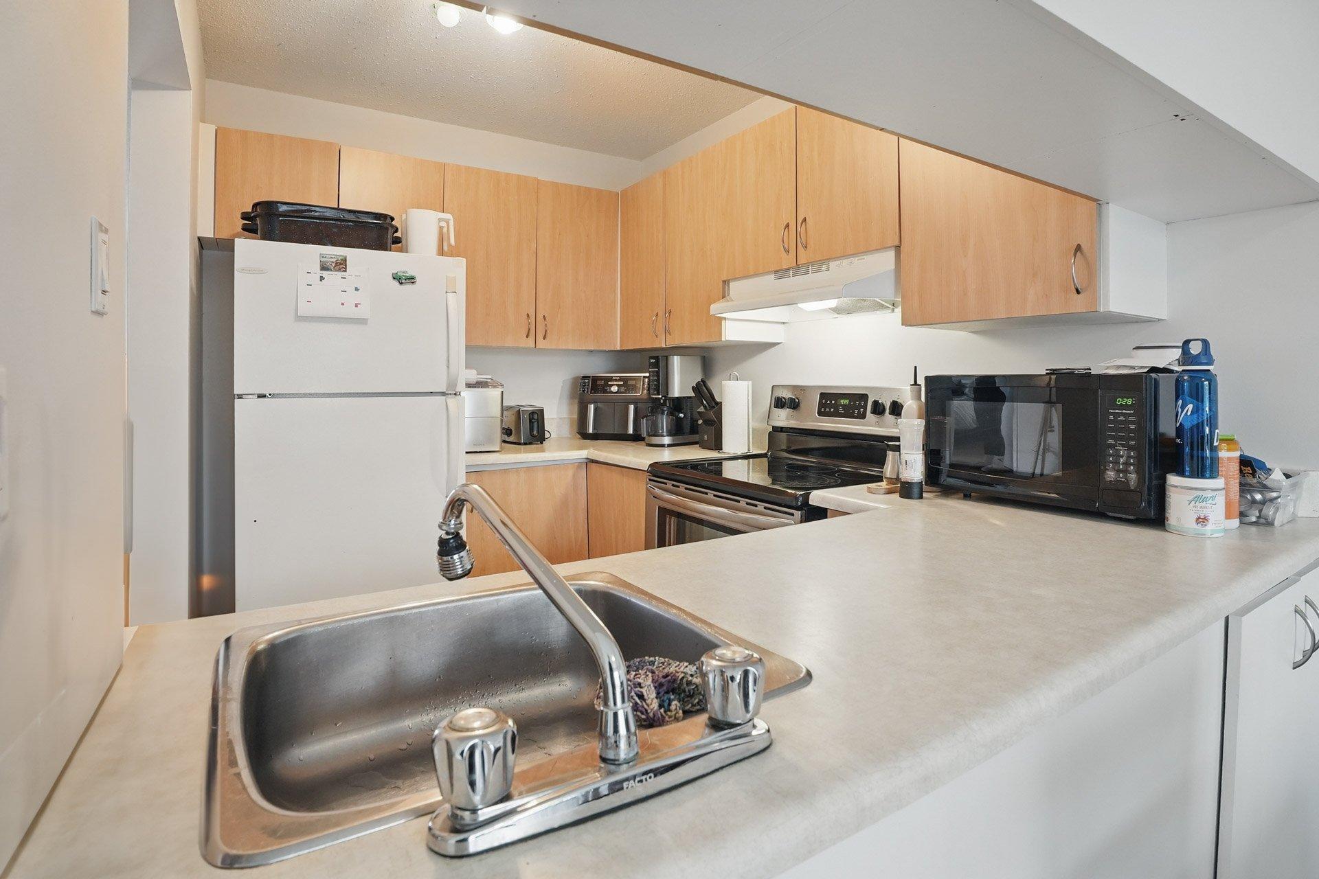 









409


Boul. St-Raymond

,
Gatineau (Hull),




QC
J9A1X3

