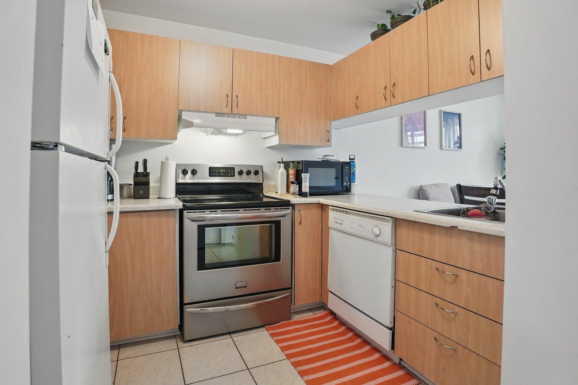 









409


Boul. St-Raymond

,
Gatineau (Hull),




QC
J9A1X3

