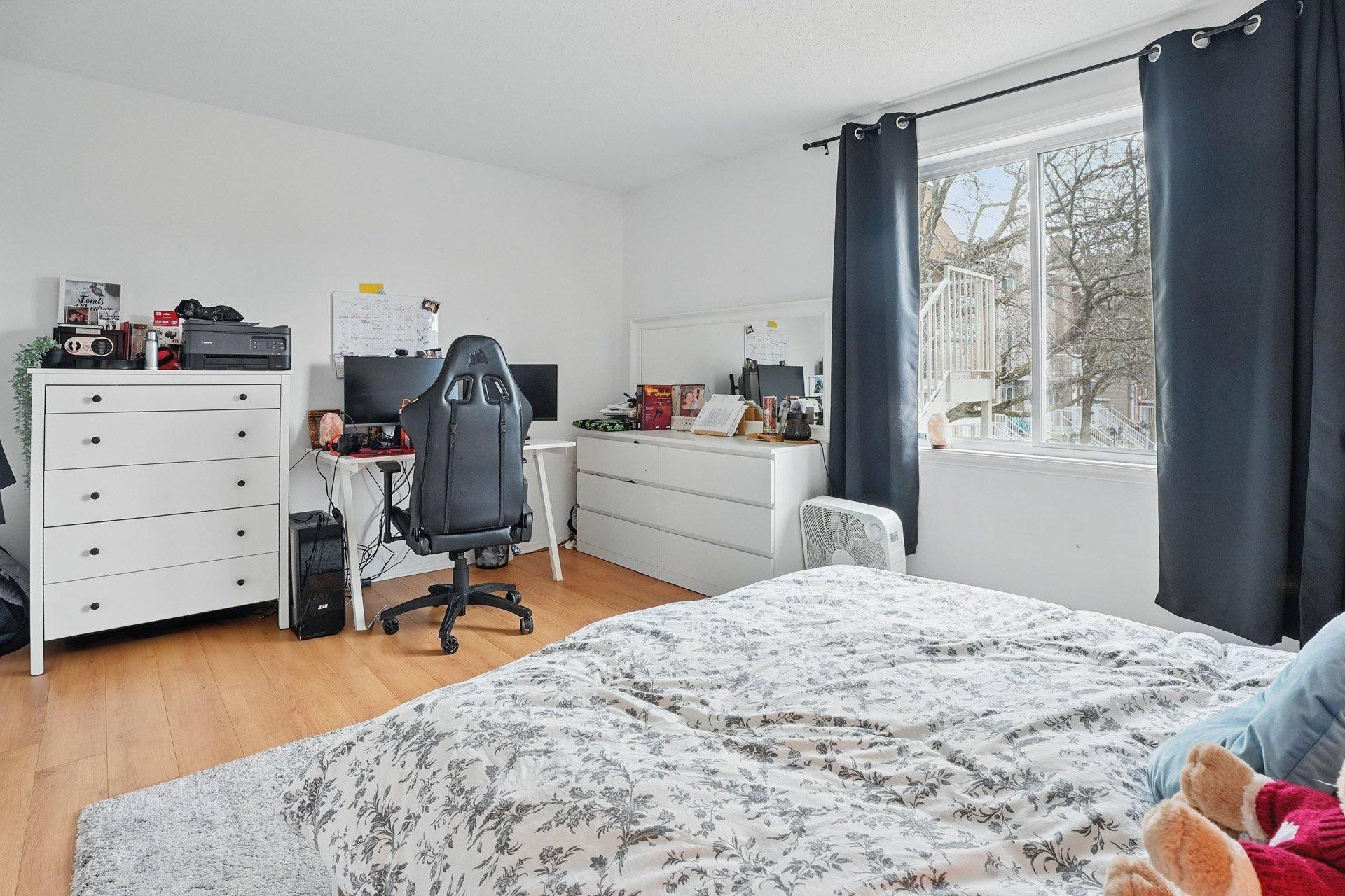 









409


Boul. St-Raymond

,
Gatineau (Hull),




QC
J9A1X3

