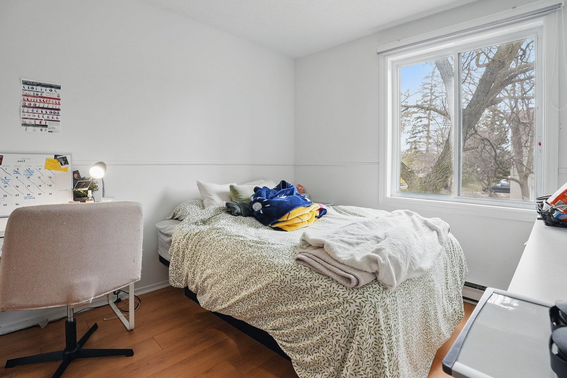









409


Boul. St-Raymond

,
Gatineau (Hull),




QC
J9A1X3

