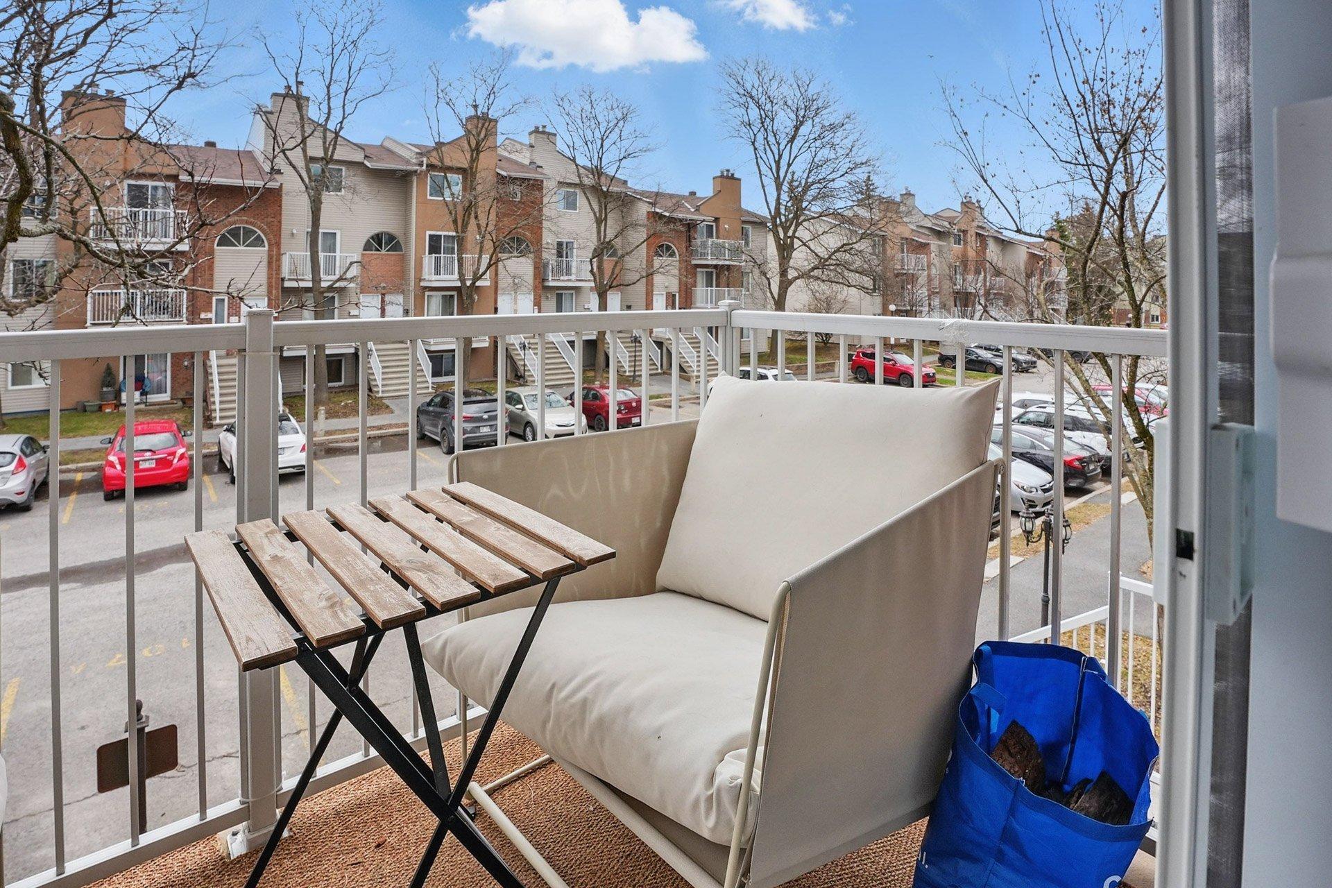 









409


Boul. St-Raymond

,
Gatineau (Hull),




QC
J9A1X3


