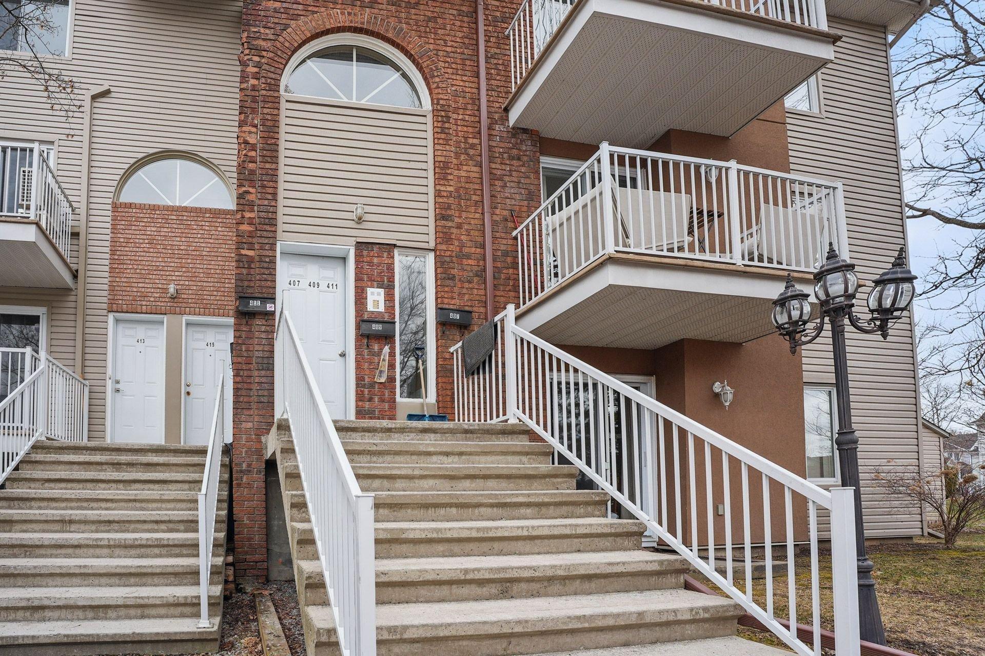 









409


Boul. St-Raymond

,
Gatineau (Hull),




QC
J9A1X3

