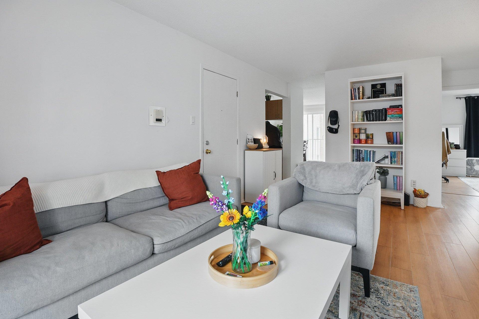 









409


Boul. St-Raymond

,
Gatineau (Hull),




QC
J9A1X3

