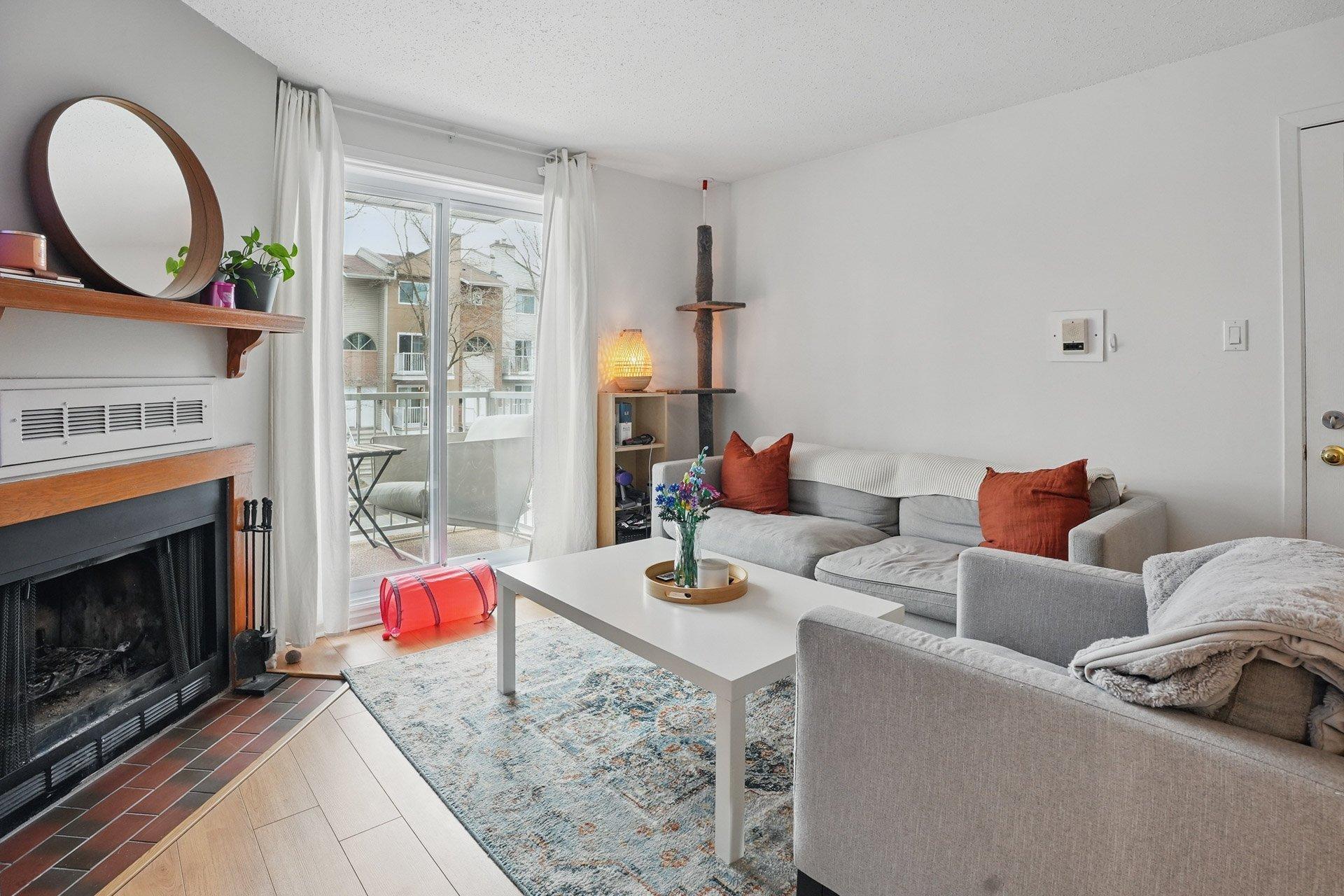









409


Boul. St-Raymond

,
Gatineau (Hull),




QC
J9A1X3


