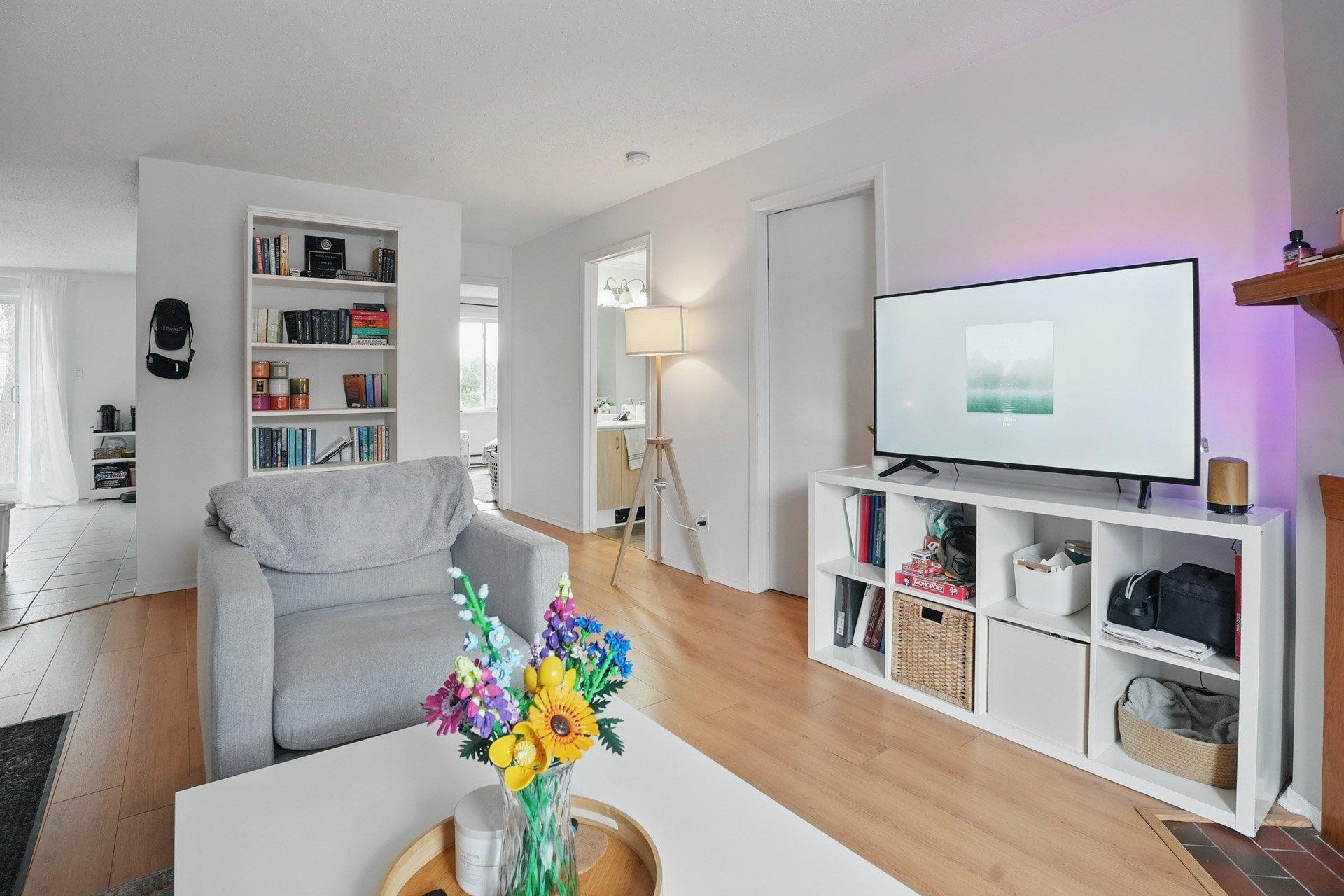 









409


Boul. St-Raymond

,
Gatineau (Hull),




QC
J9A1X3

