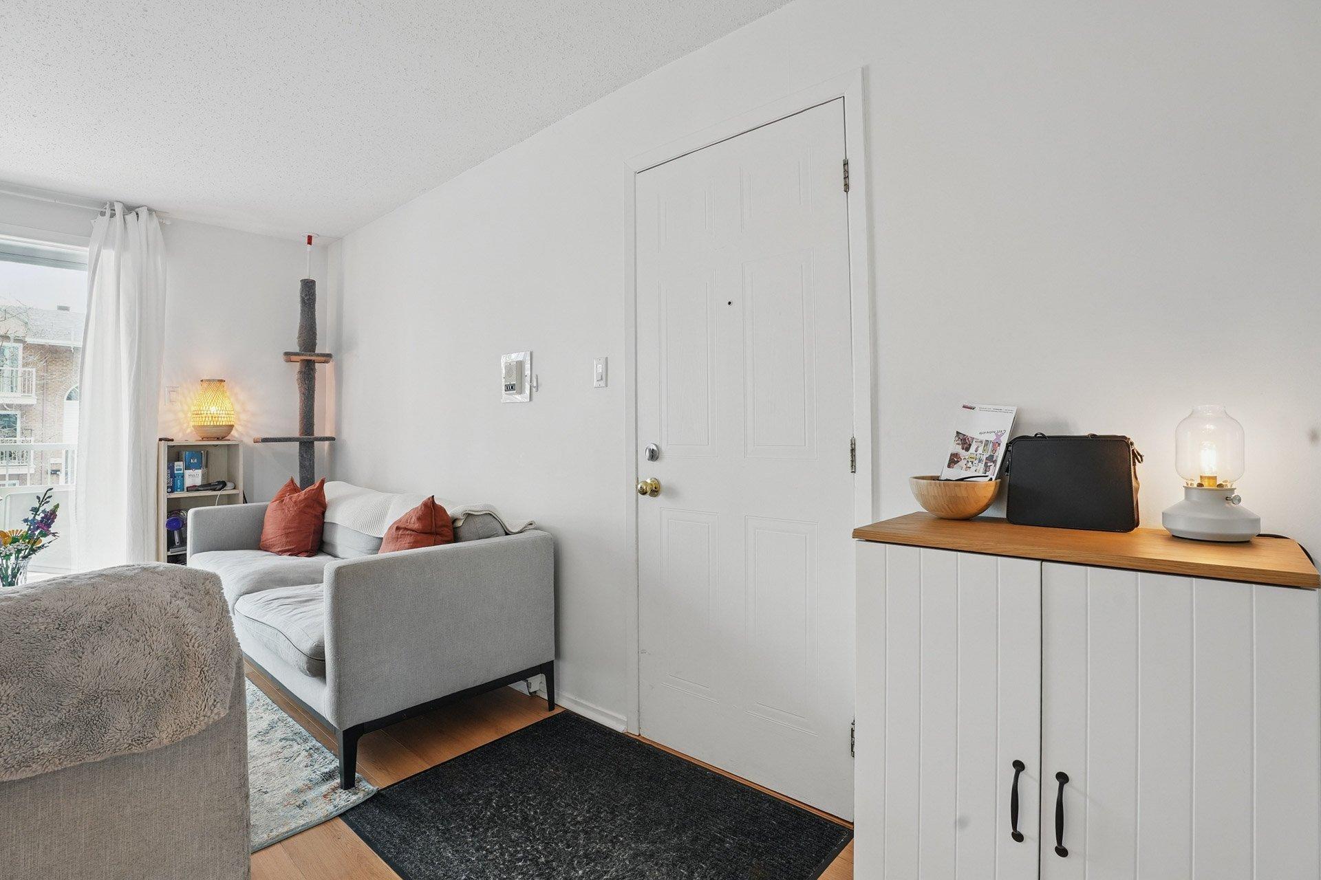 









409


Boul. St-Raymond

,
Gatineau (Hull),




QC
J9A1X3

