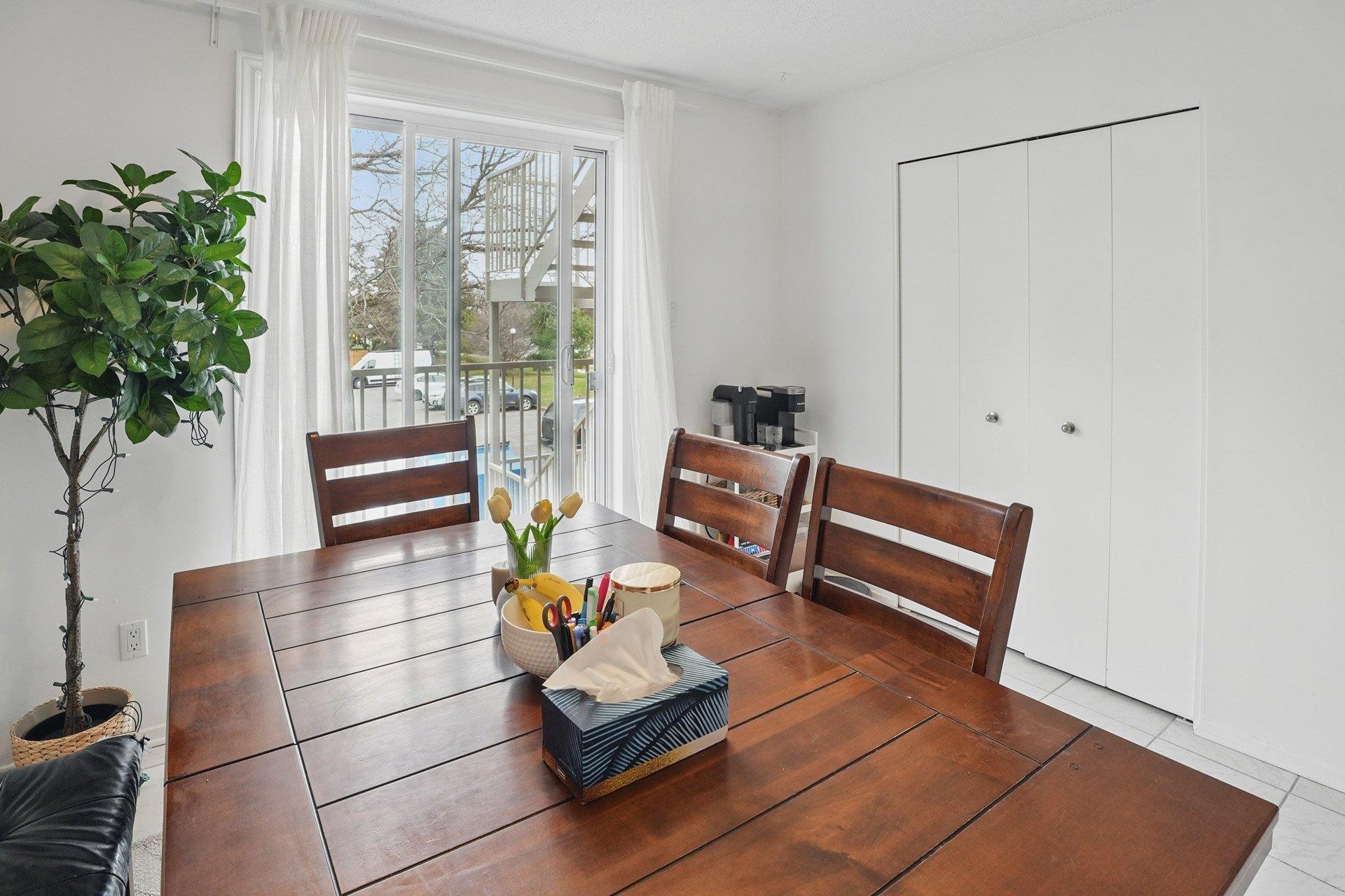 









409


Boul. St-Raymond

,
Gatineau (Hull),




QC
J9A1X3

