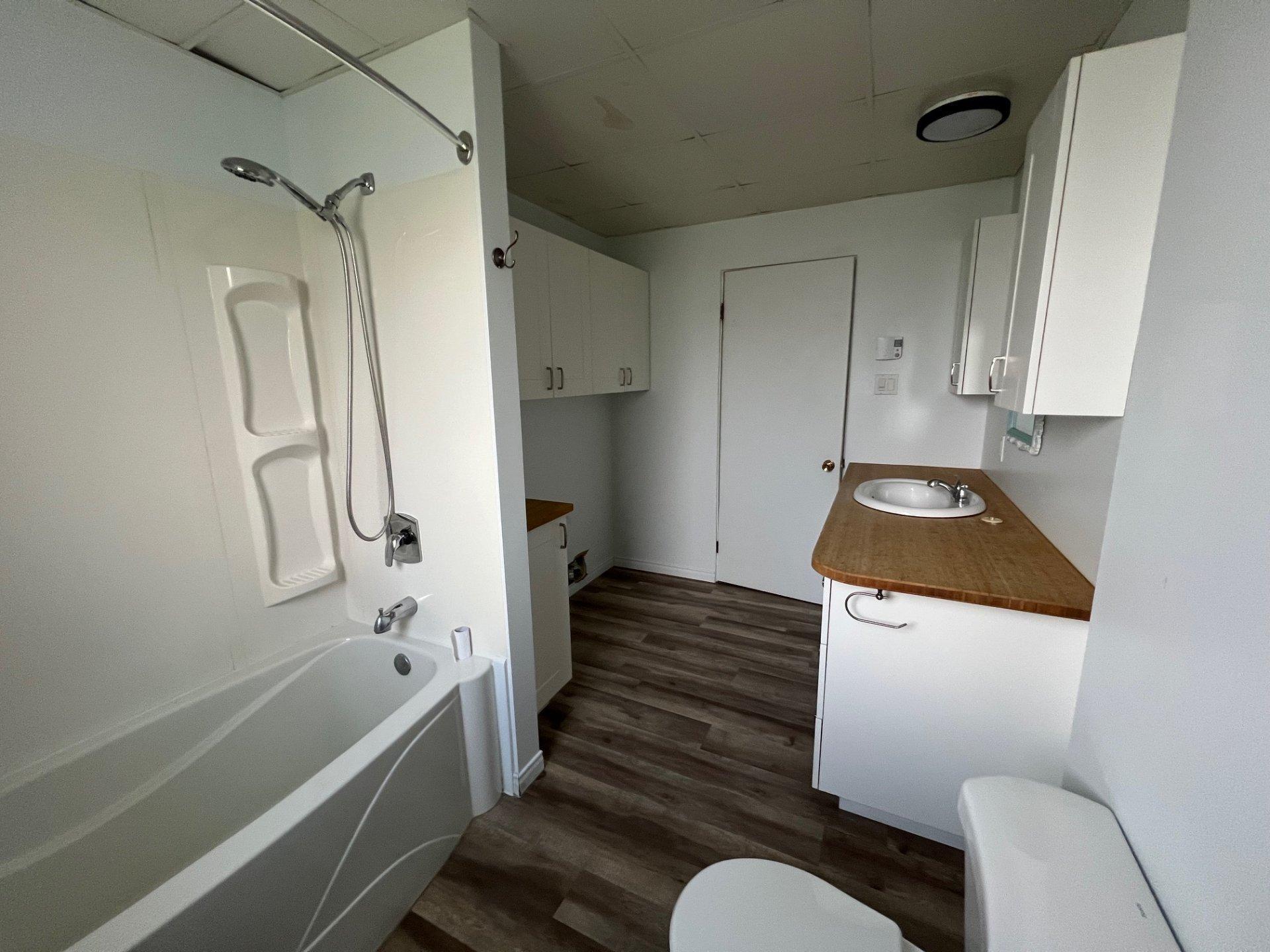 









67

 - 67C


5e Avenue N.

,
Chapais,




QC
G0W1H0


