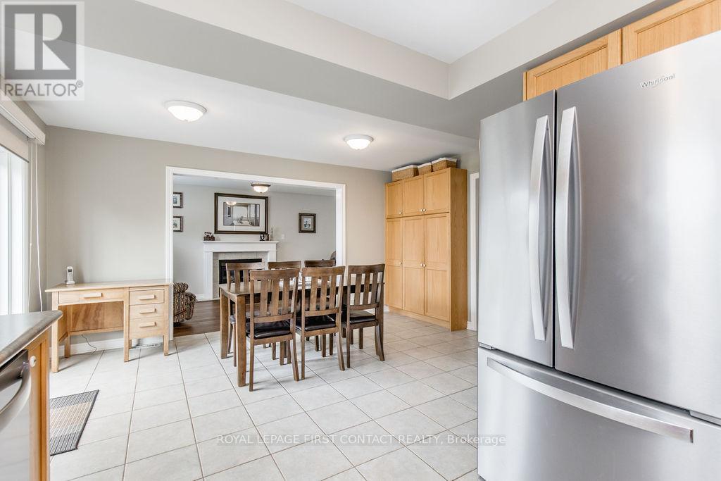 












87 STOLLAR BOULEVARD

,
Barrie,




Ontario
L4M6N3

