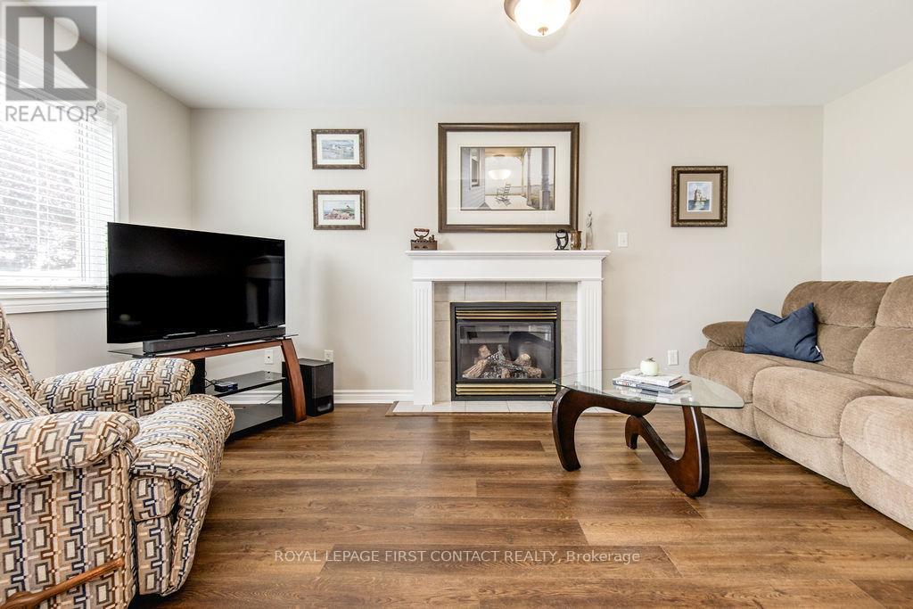 












87 STOLLAR BOULEVARD

,
Barrie,




Ontario
L4M6N3


