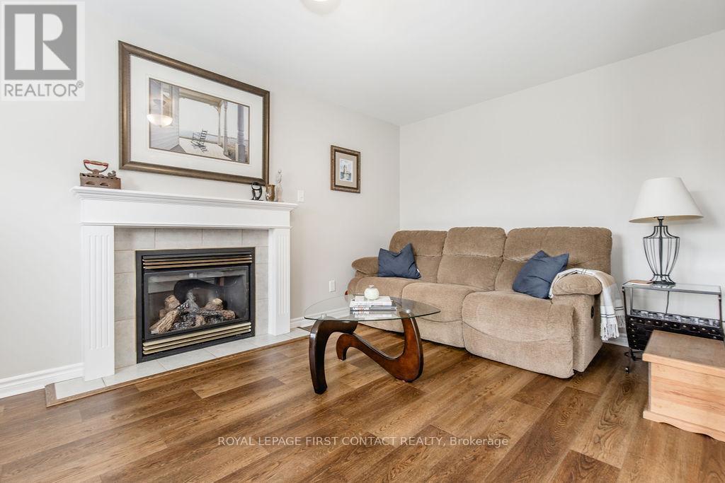 












87 STOLLAR BOULEVARD

,
Barrie,




Ontario
L4M6N3

