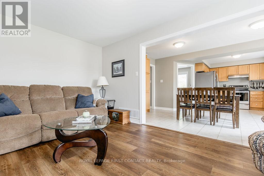 












87 STOLLAR BOULEVARD

,
Barrie,




Ontario
L4M6N3

