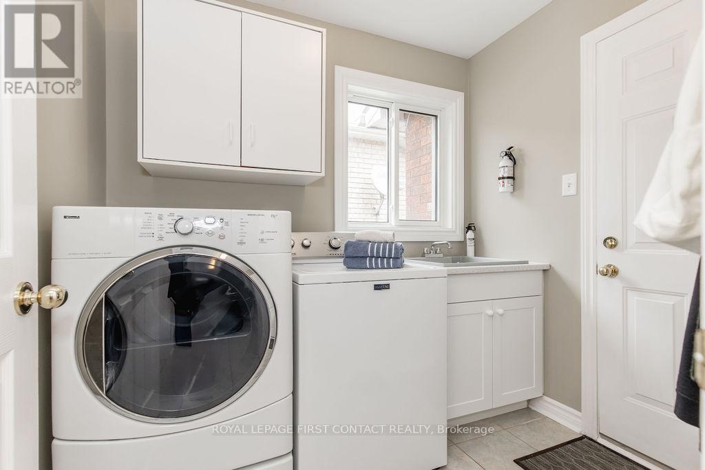 












87 STOLLAR BOULEVARD

,
Barrie,




Ontario
L4M6N3


