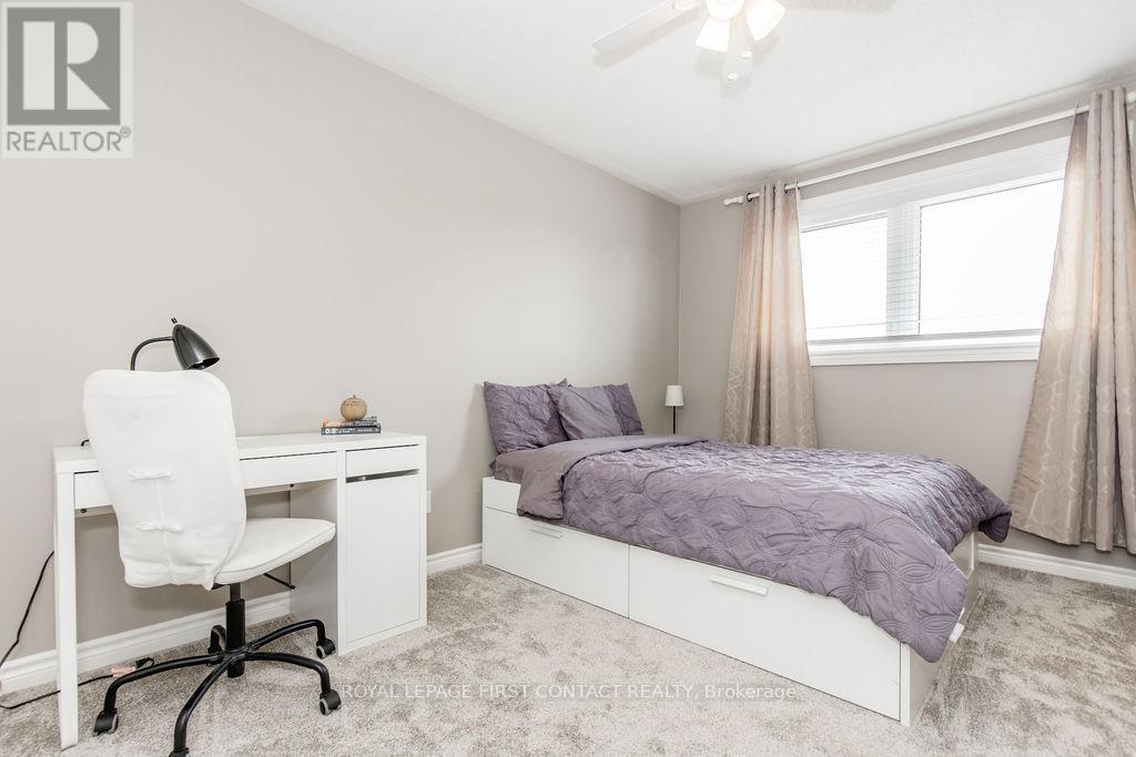












87 STOLLAR BOULEVARD

,
Barrie,




Ontario
L4M6N3

