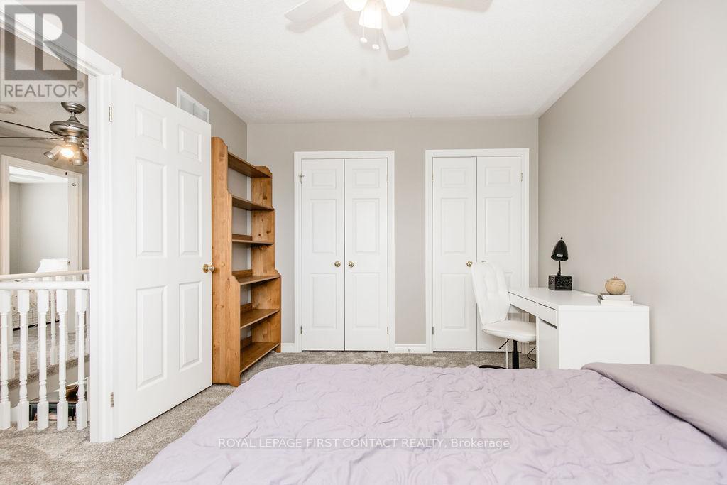 












87 STOLLAR BOULEVARD

,
Barrie,




Ontario
L4M6N3

