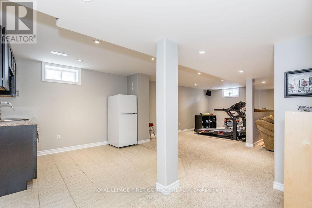 












87 STOLLAR BOULEVARD

,
Barrie,




Ontario
L4M6N3

