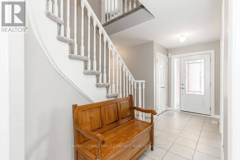 












87 STOLLAR BOULEVARD

,
Barrie,




Ontario
L4M6N3

