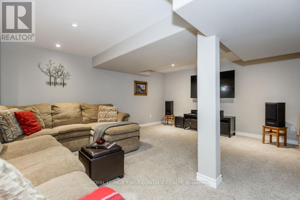 












87 STOLLAR BOULEVARD

,
Barrie,




Ontario
L4M6N3

