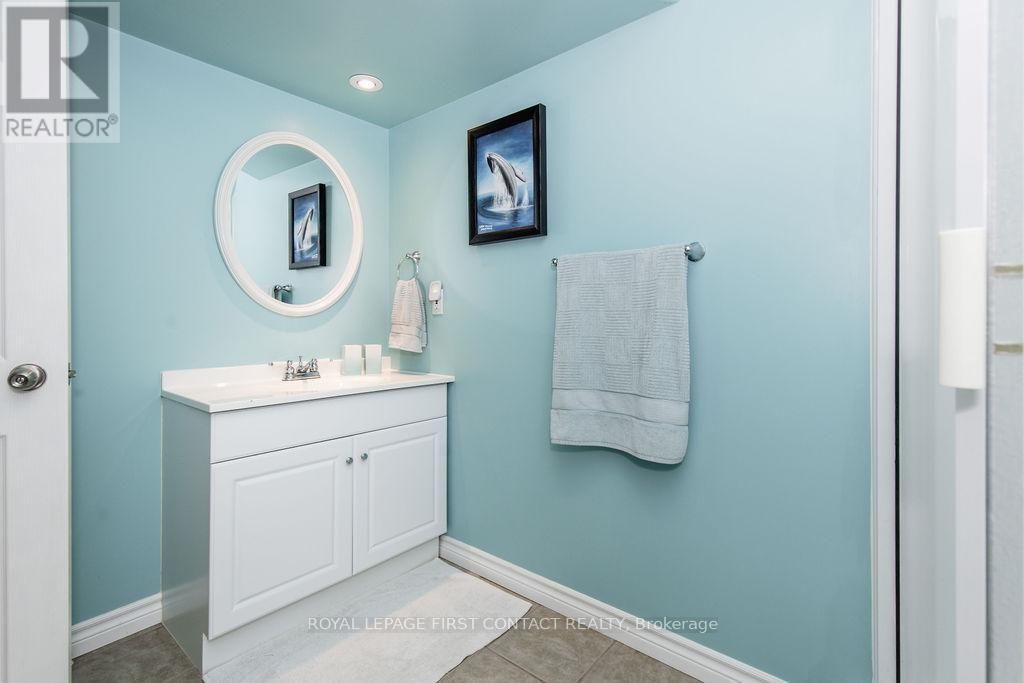 












87 STOLLAR BOULEVARD

,
Barrie,




Ontario
L4M6N3

