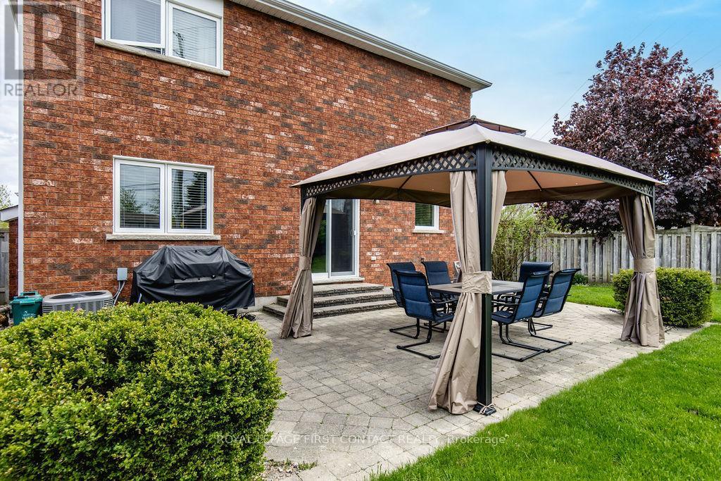 












87 STOLLAR BOULEVARD

,
Barrie,




Ontario
L4M6N3

