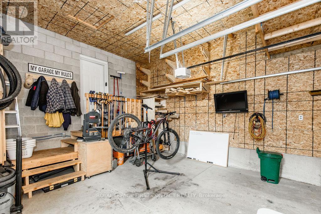 












87 STOLLAR BOULEVARD

,
Barrie,




Ontario
L4M6N3

