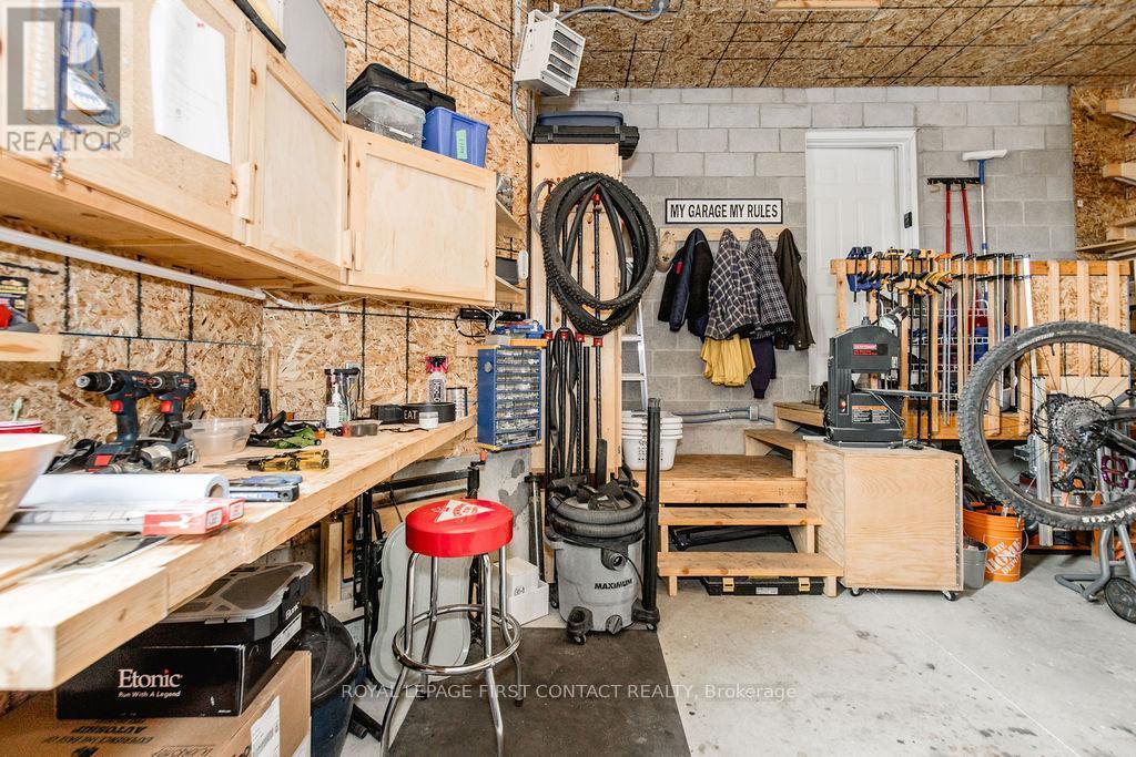 












87 STOLLAR BOULEVARD

,
Barrie,




Ontario
L4M6N3

