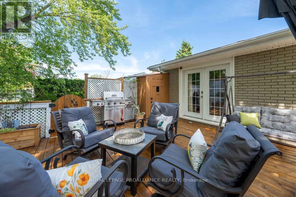 












37 BIRD CRESCENT

,
Belleville (Thurlow Ward),




Ontario
K8N4Z5

