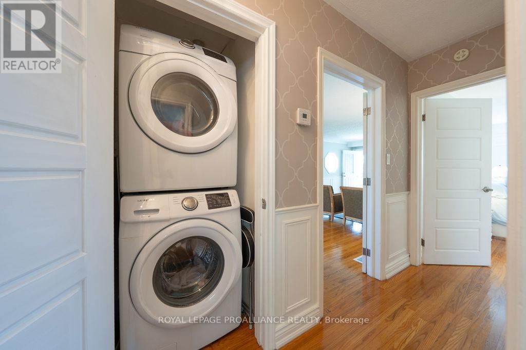 












37 BIRD CRESCENT

,
Belleville (Thurlow Ward),




Ontario
K8N4Z5

