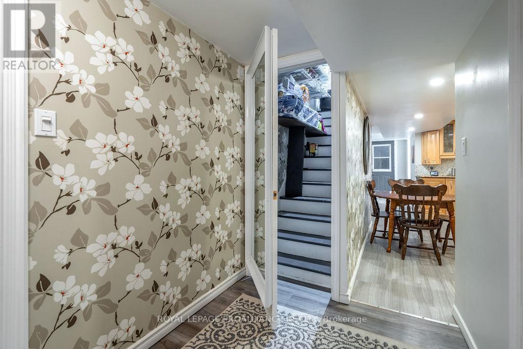 












37 BIRD CRESCENT

,
Belleville (Thurlow Ward),




Ontario
K8N4Z5

