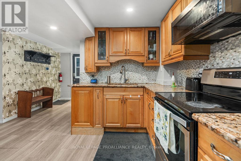 












37 BIRD CRESCENT

,
Belleville (Thurlow Ward),




Ontario
K8N4Z5

