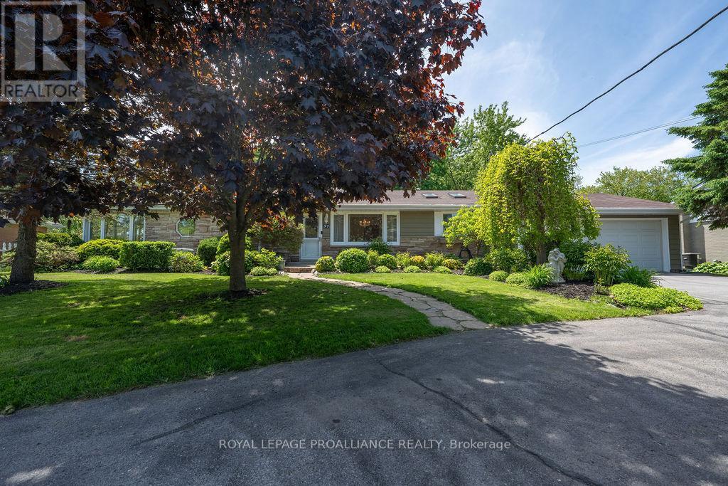 












37 BIRD CRESCENT

,
Belleville (Thurlow Ward),




Ontario
K8N4Z5

