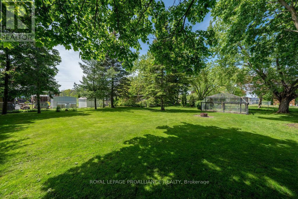 












37 BIRD CRESCENT

,
Belleville (Thurlow Ward),




Ontario
K8N4Z5

