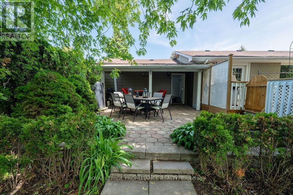












37 BIRD CRESCENT

,
Belleville (Thurlow Ward),




Ontario
K8N4Z5

