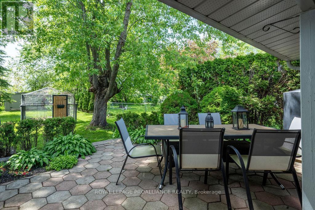 












37 BIRD CRESCENT

,
Belleville (Thurlow Ward),




Ontario
K8N4Z5


