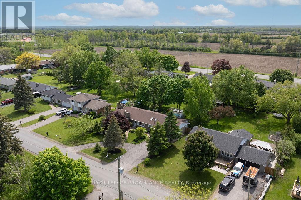 












37 BIRD CRESCENT

,
Belleville (Thurlow Ward),




Ontario
K8N4Z5

