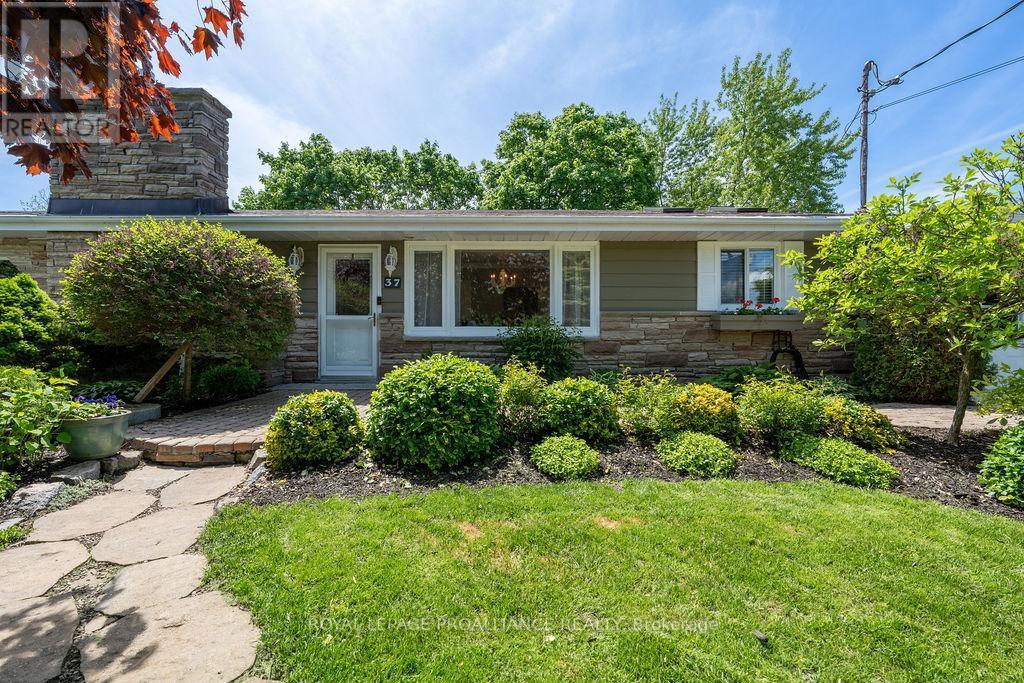 












37 BIRD CRESCENT

,
Belleville (Thurlow Ward),




Ontario
K8N4Z5


