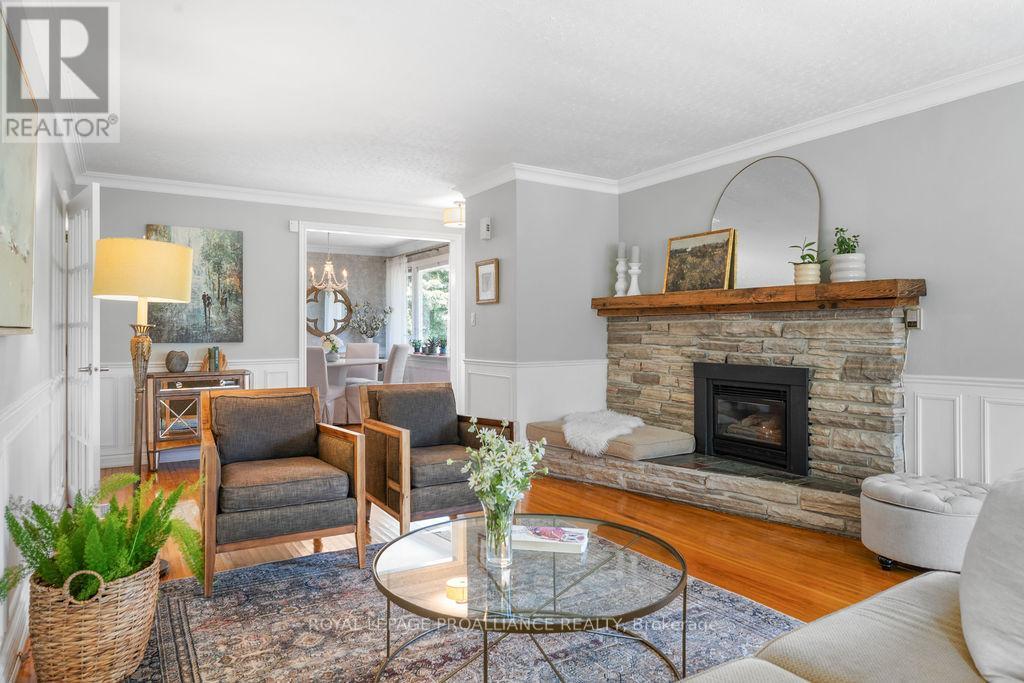 












37 BIRD CRESCENT

,
Belleville (Thurlow Ward),




Ontario
K8N4Z5

