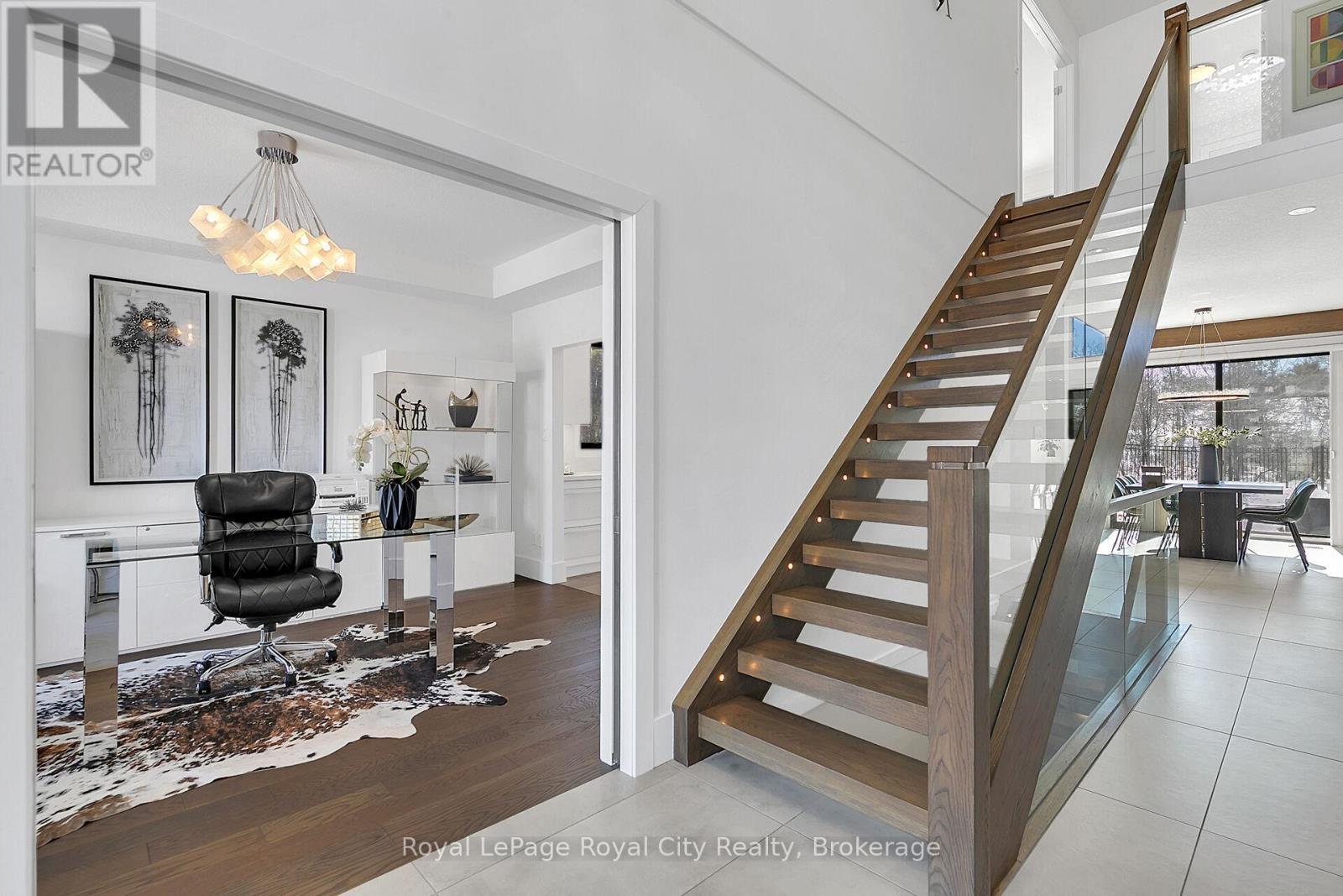 












303 GOSLING GARDENS

,
Guelph (Clairfields/Hanlon Business Park),




Ontario
N1L0M1

