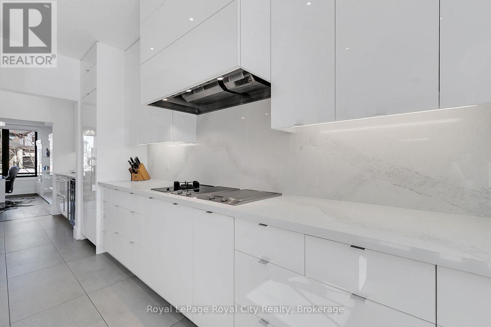 












303 GOSLING GARDENS

,
Guelph (Clairfields/Hanlon Business Park),




Ontario
N1L0M1

