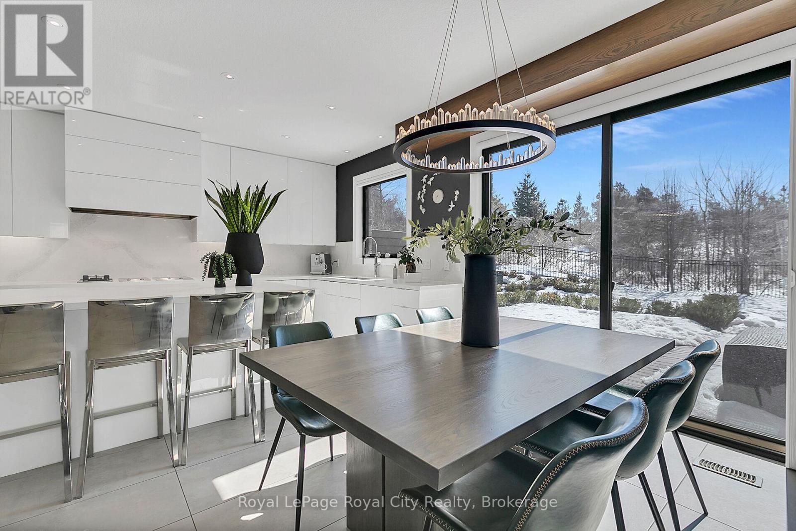 












303 GOSLING GARDENS

,
Guelph (Clairfields/Hanlon Business Park),




Ontario
N1L0M1

